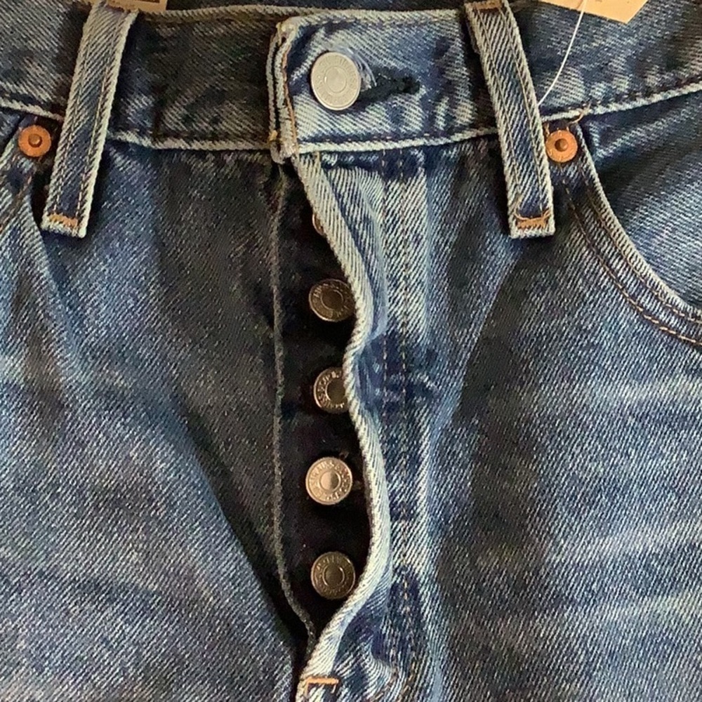 Levi's Size 31 Blue 501 High Rise, Fitted Through The Hip Distressed Shorts. - Picture 7 of 7